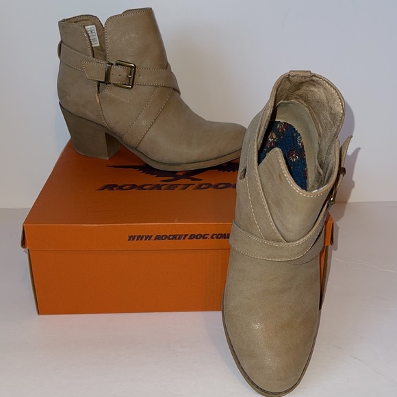 Rocket Dog Sasha Heeled Ankle Boots - Picture 2 of 16